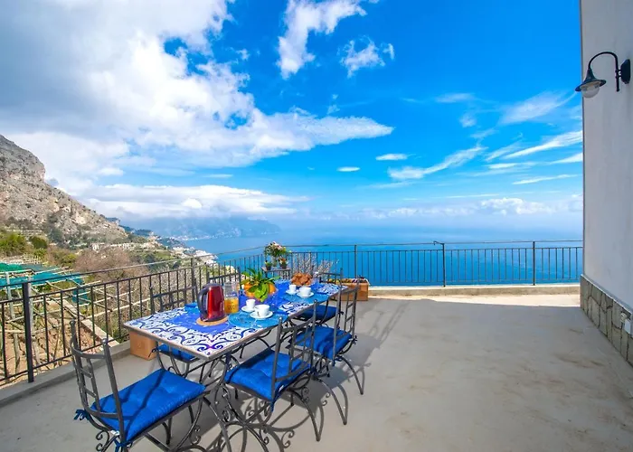 Alba D\'Amalfi